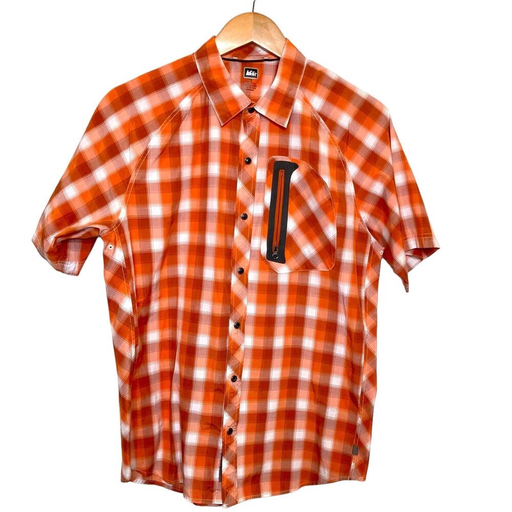 REI Snap Button Front Short Sleeve Hiking Shirt Men's Medium Zip Pocket Vents